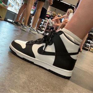 women’s size nine worn very few times panda jordan’s